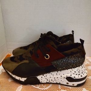 Steve Madden Size 7.5 please read description, clean light use shoes